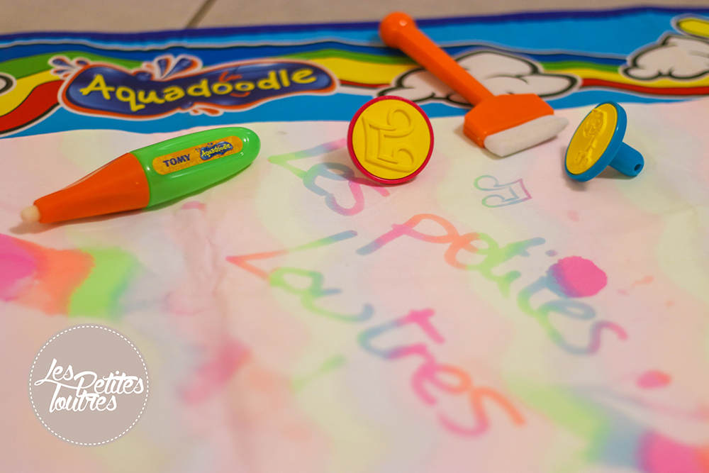 Aquadoodle de TOMY ou « Comment colorier à l'infini sans se tacher »  {ACTIVITE MANUELLE} - Les Petites Loutres